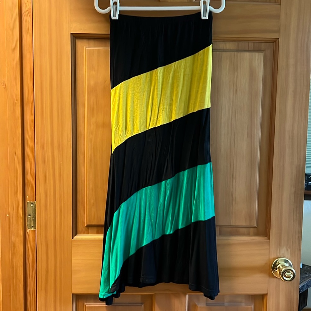Women’s long Jamaican color skirt
